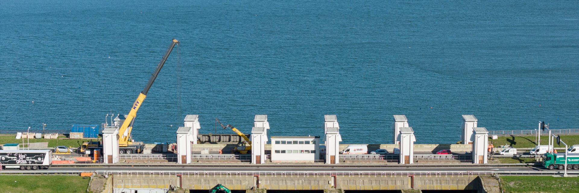 Spuisluizen op de afsluitdijk